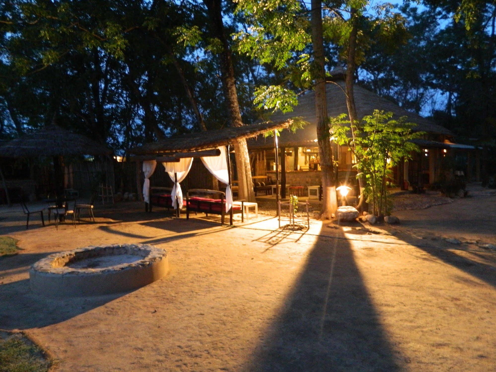 Machan Country Villa Kumarwarti Exteriör bild